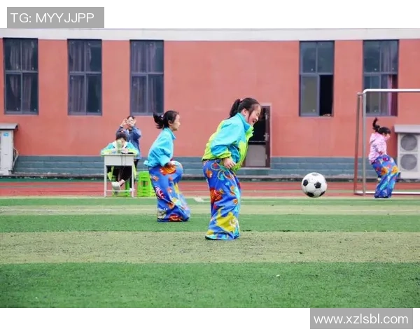 足球打硬币的趣味玩法与技巧分享让你在球场上更具优势